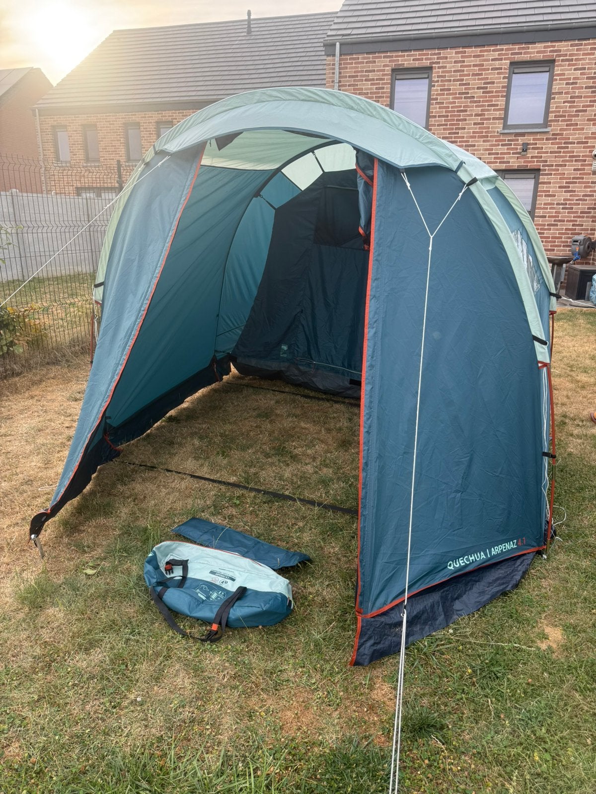Tente Quechua Arpenaz Family 4.1 – 4 personnes, Caravans en Kamperen, Ophalen, Zo goed als nieuw