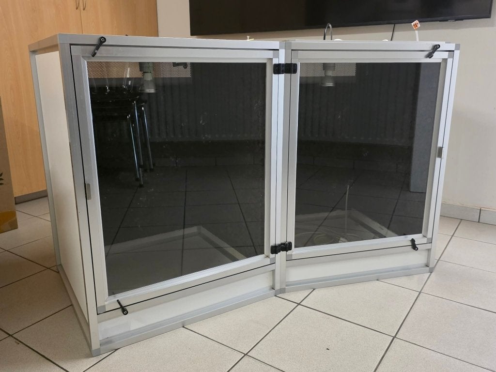 Terrarium volledig uit Trespa 2 stuks beschibaar, Ophalen of Verzenden, Gebruikt, Terrarium of Paludarium