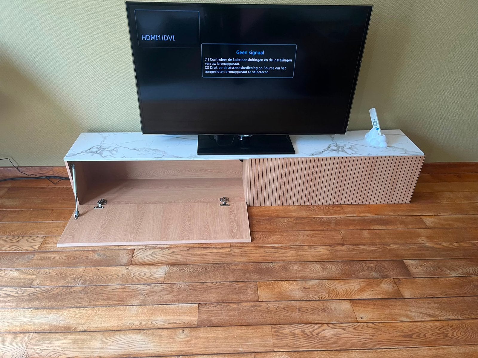 TV KAST, Huis en Inrichting, Kasten |Televisiemeubels, Zo goed als nieuw, Ophalen