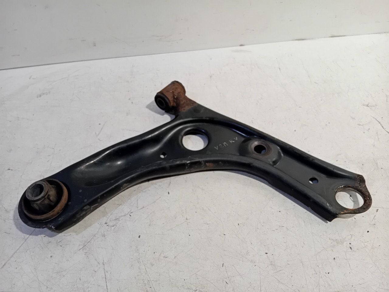 Draagarm rechts voor Peugeot 108, Onderdelen@venauto.nl, Van der Ven Autorecycling B.V., Gebruikt, Ettenseweg 76, 4706 PB Roosendaal, The Netherlands