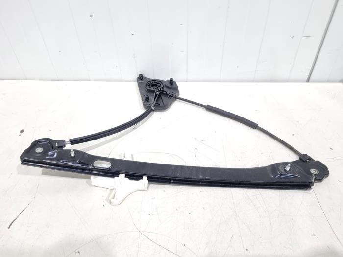 Mécanique vitre 4portes arrière gauche d'un Skoda Rapid, Autos : Pièces & Accessoires, Vitres & Accessoires, -, 3 mois de garantie