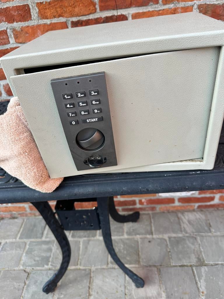 Safe, Ophalen of Verzenden, Zo goed als nieuw
