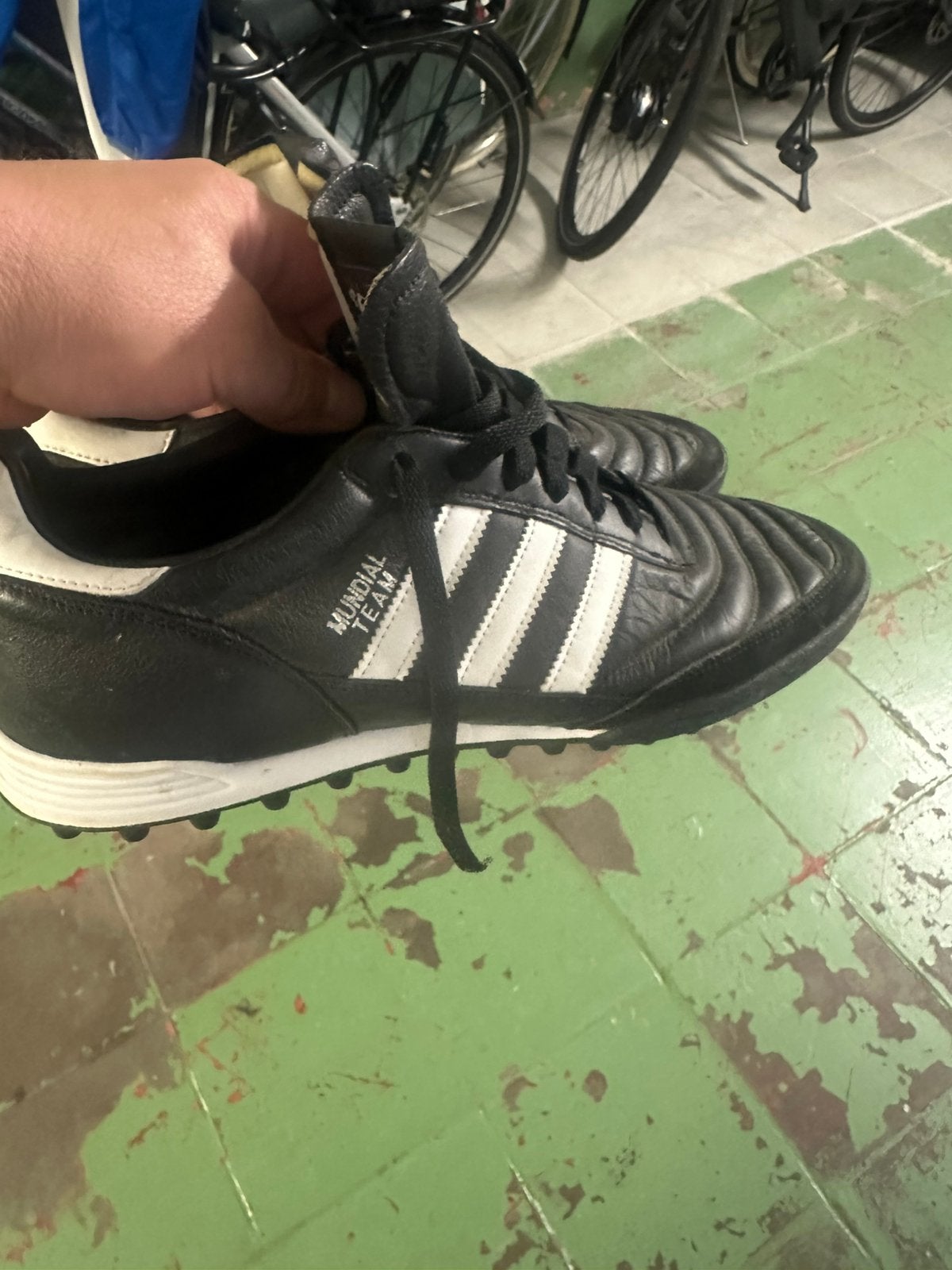 Voetbalschoenen voor op harde velden, Sport en Fitness, Voetbal, Ophalen, Zo goed als nieuw, Schoenen
