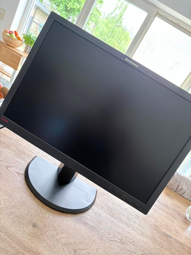 Lenovo ThinkVision monitor – degelijk & betrouwbaar, Computers en Software, Monitoren, Ophalen, Zo goed als nieuw, DVI