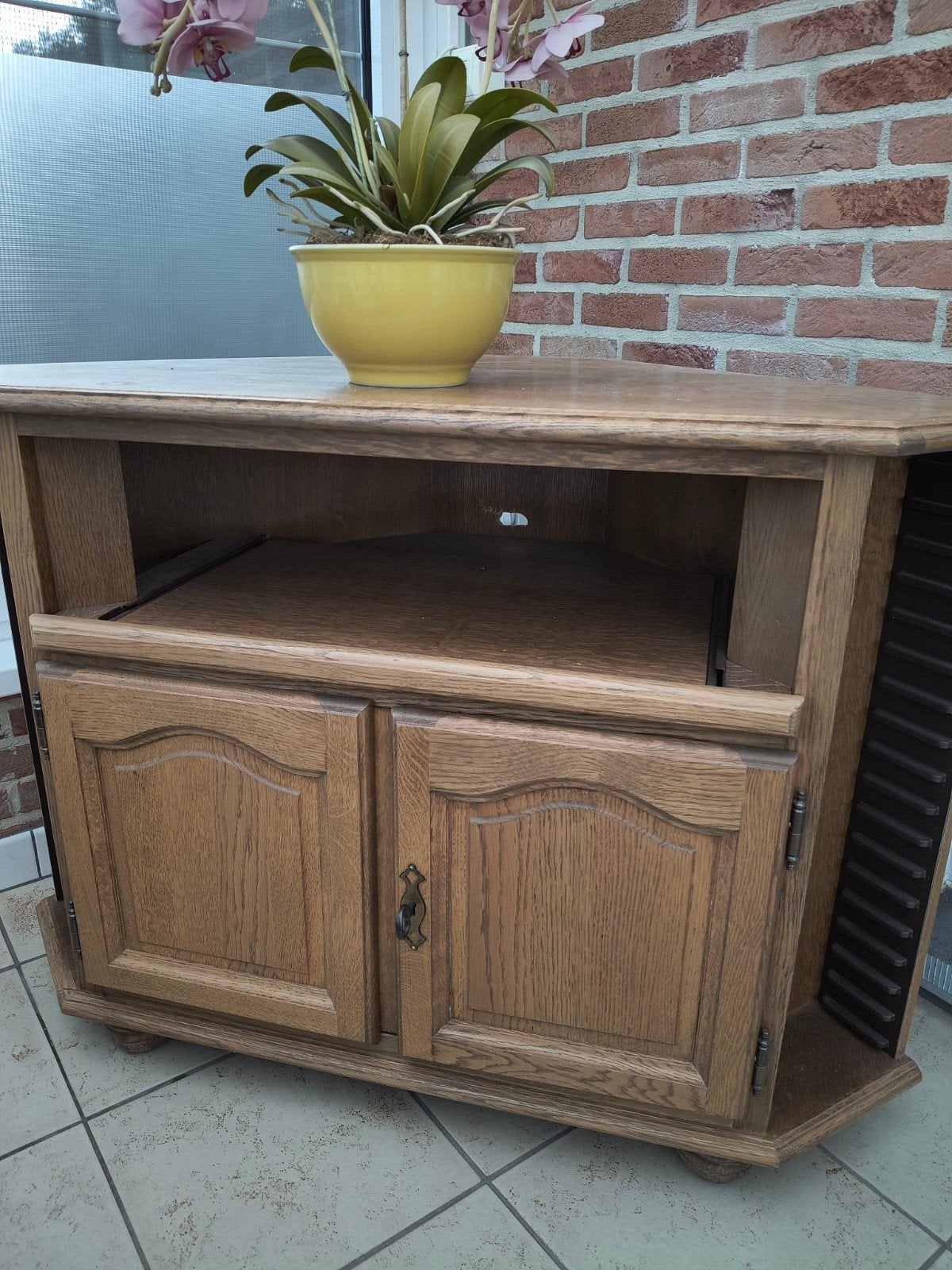 Meuble d'angle en chêne, Maison & Meubles, Armoires | Mobilier de télévision, Enlèvement
