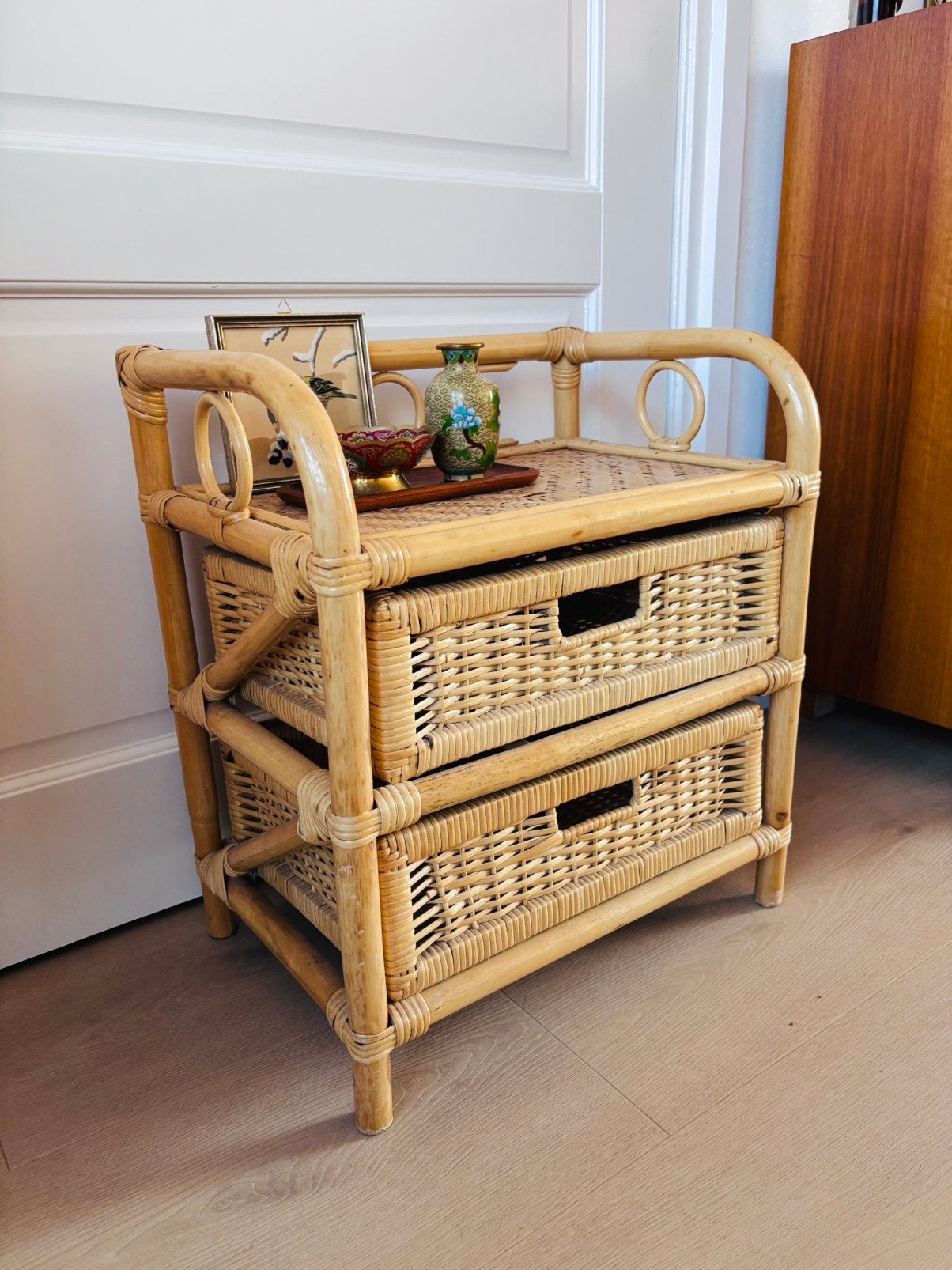 Vintage Rotan Ladekastje / Commode met 2 Laden – Boho, Huis en Inrichting, Ophalen, Minder dan 50 cm, 1 of 2 laden, Vintage / boho