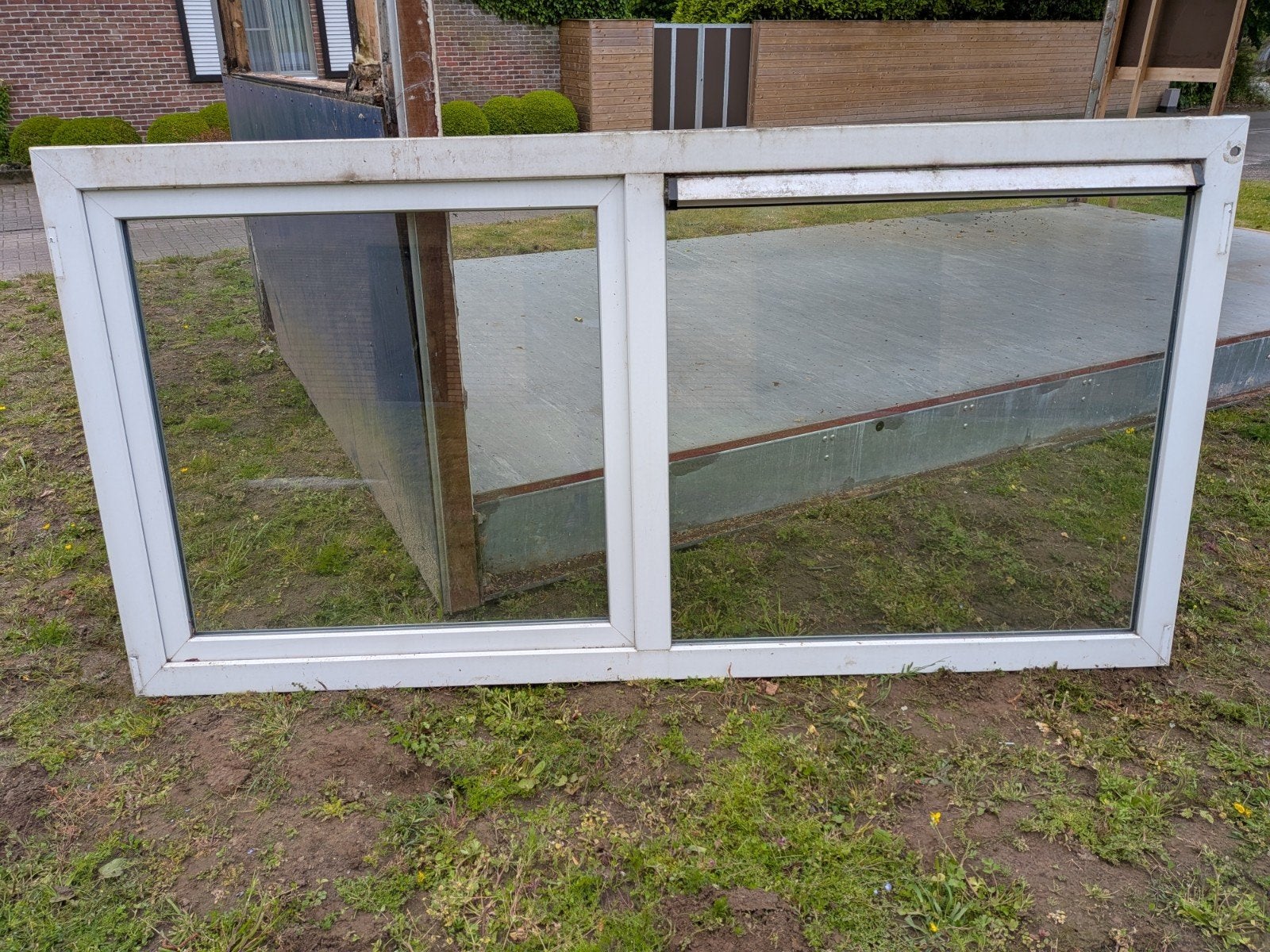 PVC raam draaikip maat 237x117 dubbel glas, Doe-het-zelf en Bouw, Raamkozijnen en Schuifdeuren, Ophalen