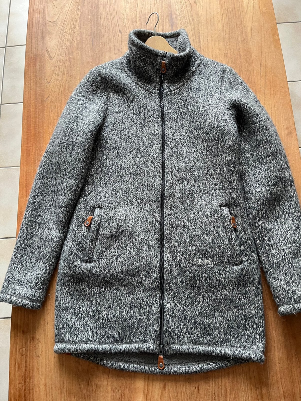 Veste longue chaude Bench taille L, Enlèvement ou Envoi, Comme neuf, Taille 42/44 (L), Gris