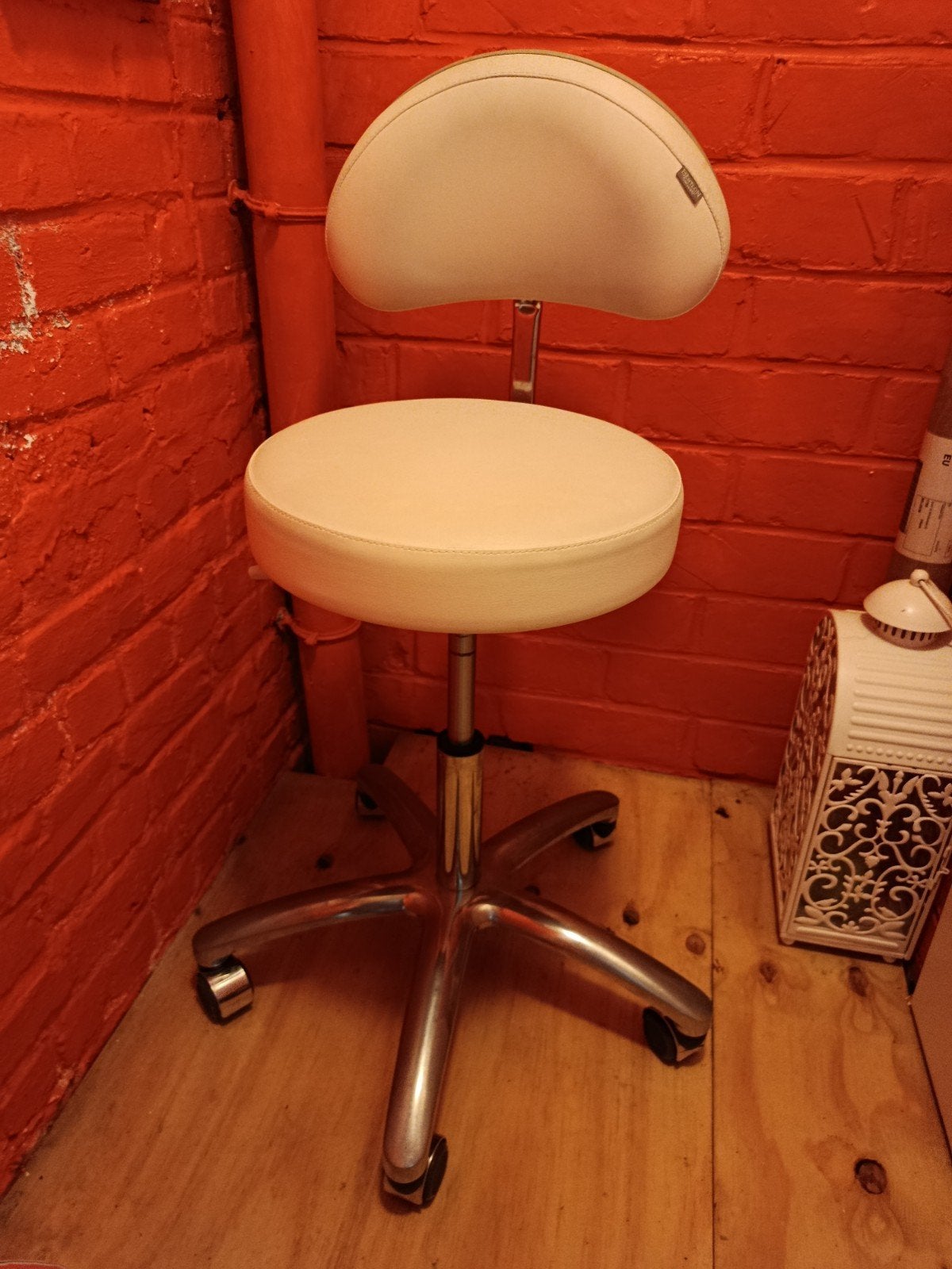 Tabouret d'entraînement (couleur blanc/chrome), Enlèvement, Réglable en hauteur, Utilisé, Fer