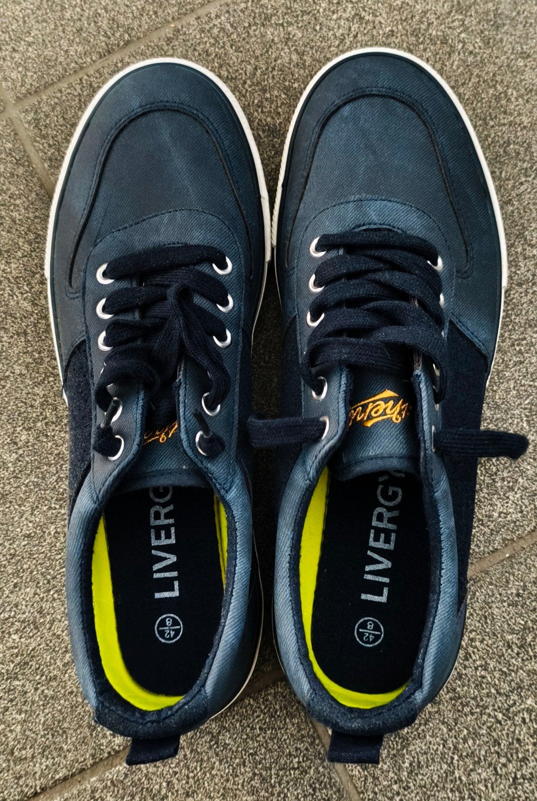 Schoenen, Enlèvement, Bleu