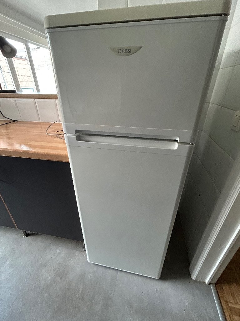 Frigo Zanussi, 120 à 140 cm, Avec compartiment congélateur, Enlèvement, Utilisé