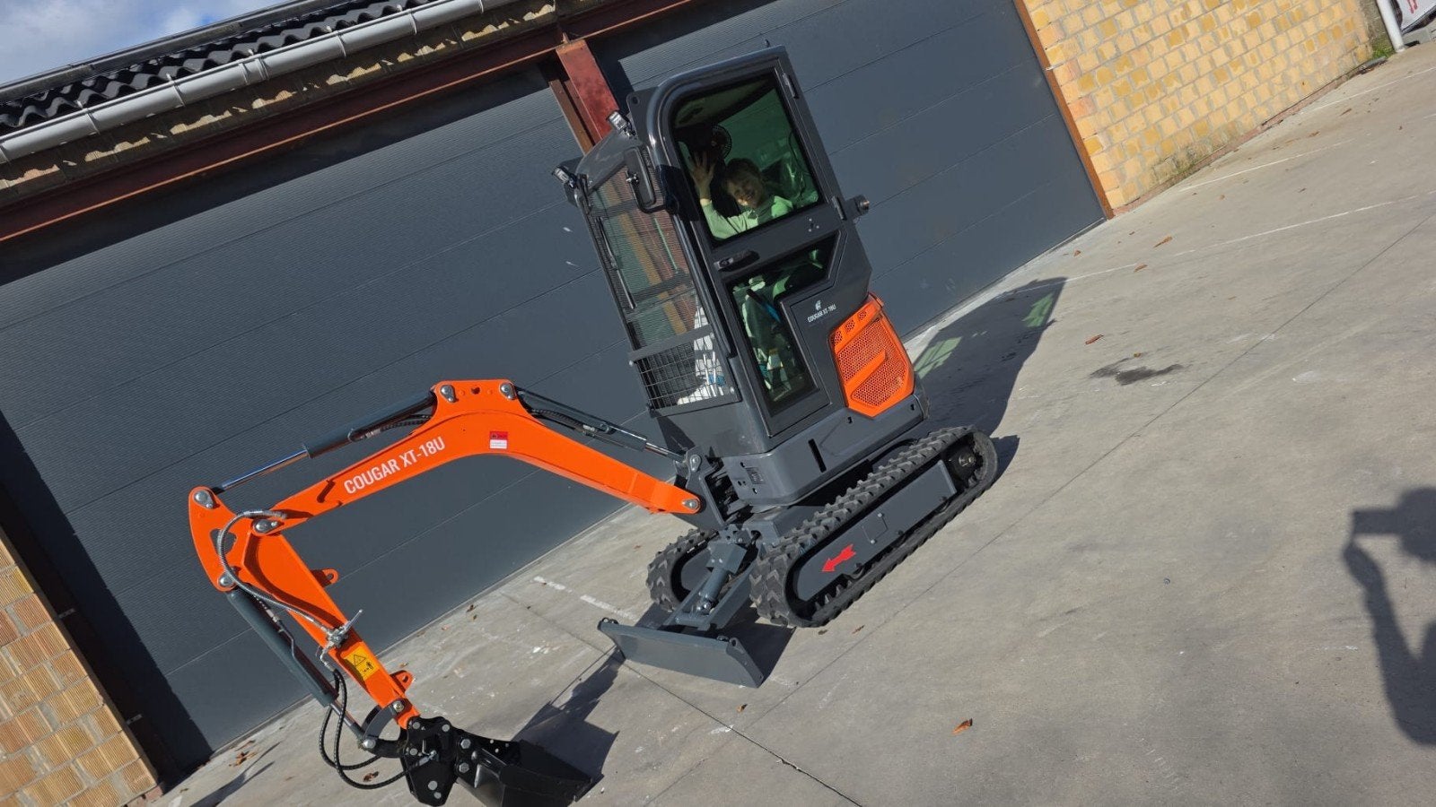 À VENDRE — MINI-PELLE COUGAR XT-18U — COMME NEUVE !, Enlèvement ou Envoi, Neuf