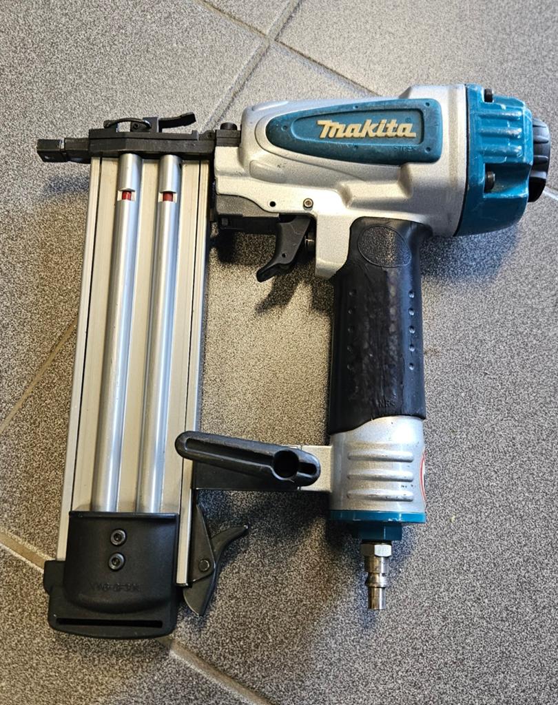 Mini-pistolet Makita AF505, Enlèvement