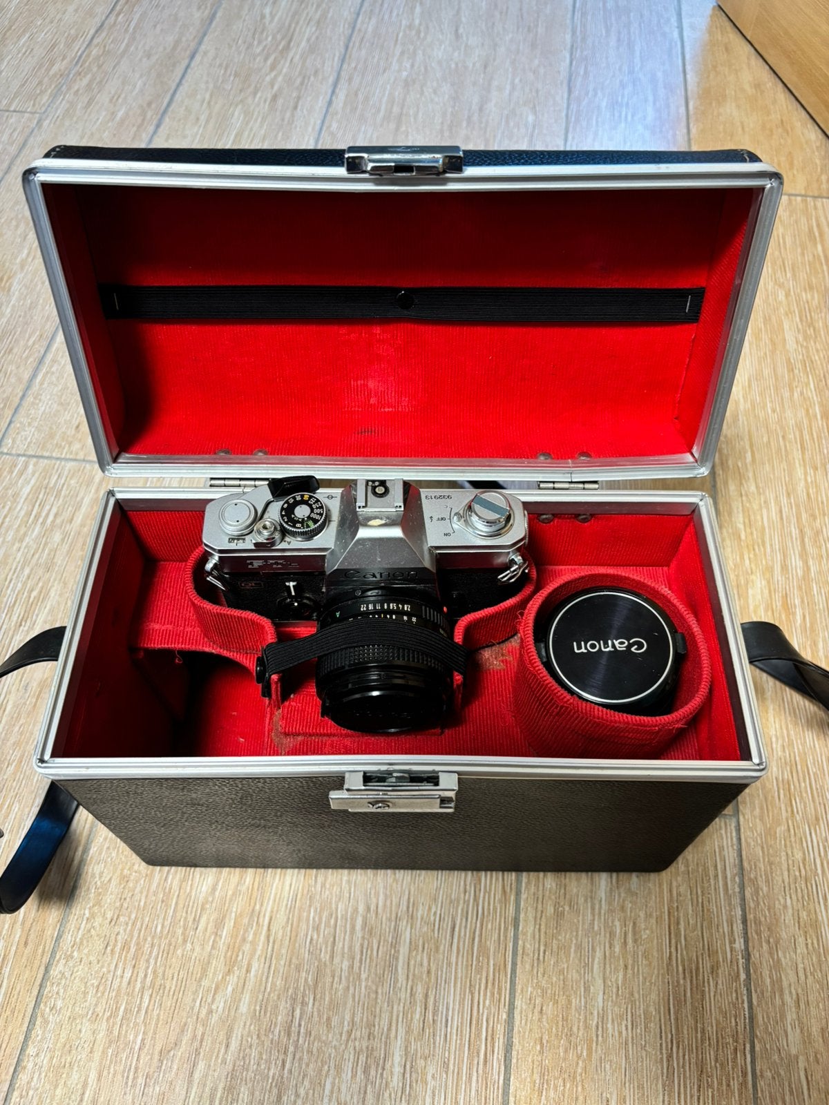 Canon FTb QL + 3 Canon FD lenzen + koffer, Audio, Tv en Foto, Fotocamera's Digitaal, Ophalen of Verzenden, Zo goed als nieuw, Zonnekap