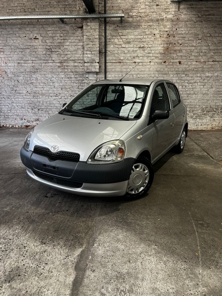 Toyota Yaris 2001 — 119 662 km — 3 750 euros, Autos, Toyota, Particulier, Yaris, Essence, 5 portes, Boîte manuelle, Argent ou Gris