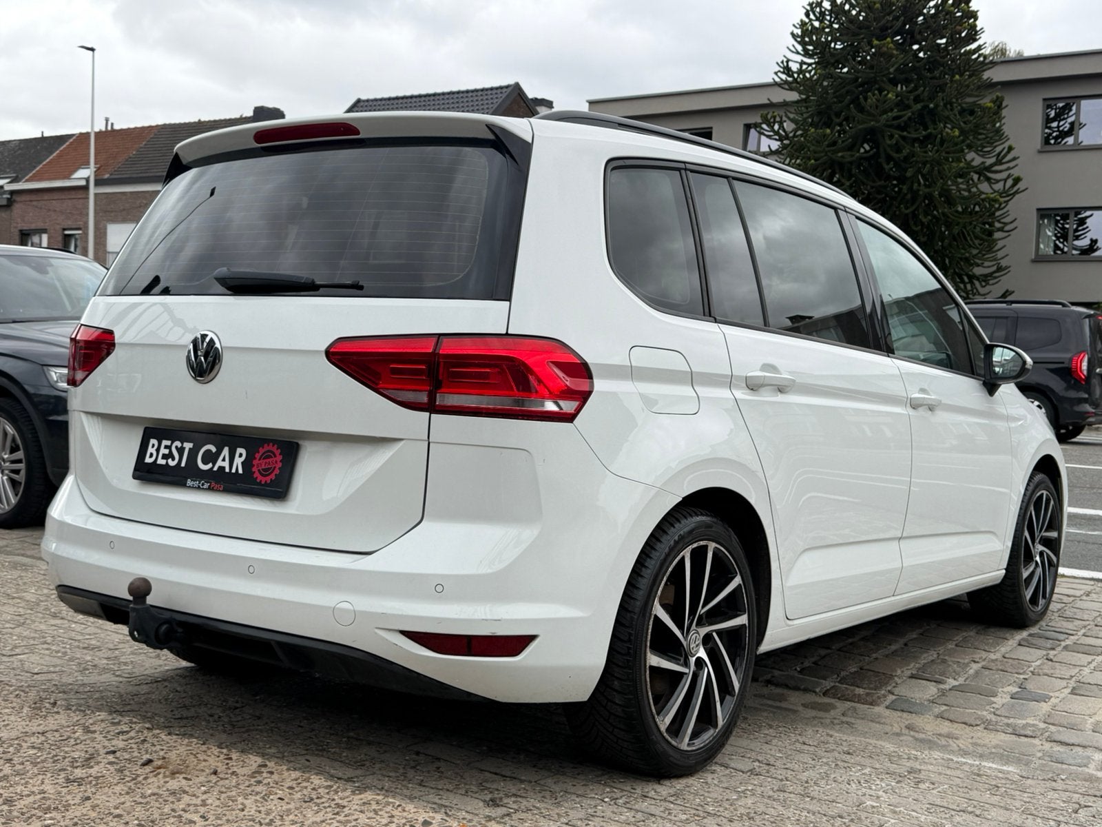 VW Touran 1.6TDi DSG * AutoMaat, Automaat, Euro 6, Wit, Bedrijf