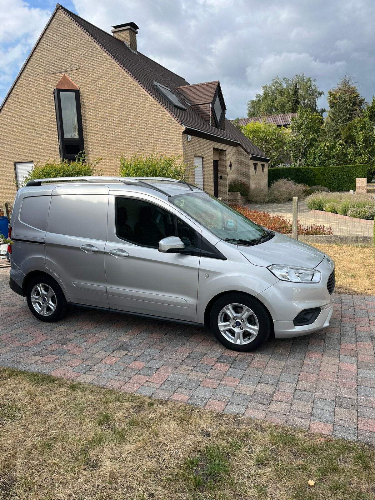 Ford transit courier limited 1.5 duratorq TDCI, Auto's, Voorwielaandrijving, 4 deurs, 4 cilinders, Particulier