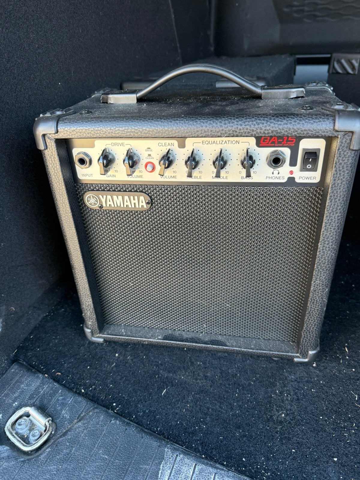 yamaha g15 gitaarversterker, Muziek en Instrumenten, Ophalen, Zo goed als nieuw