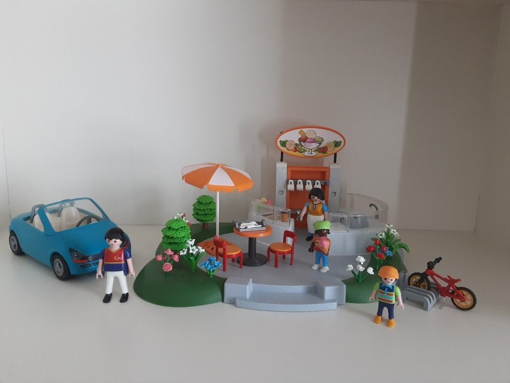 Playmobil ijssalon met auto, Kinderen en Baby's, Ophalen of Verzenden, Zo goed als nieuw, Complete set, Gebouw