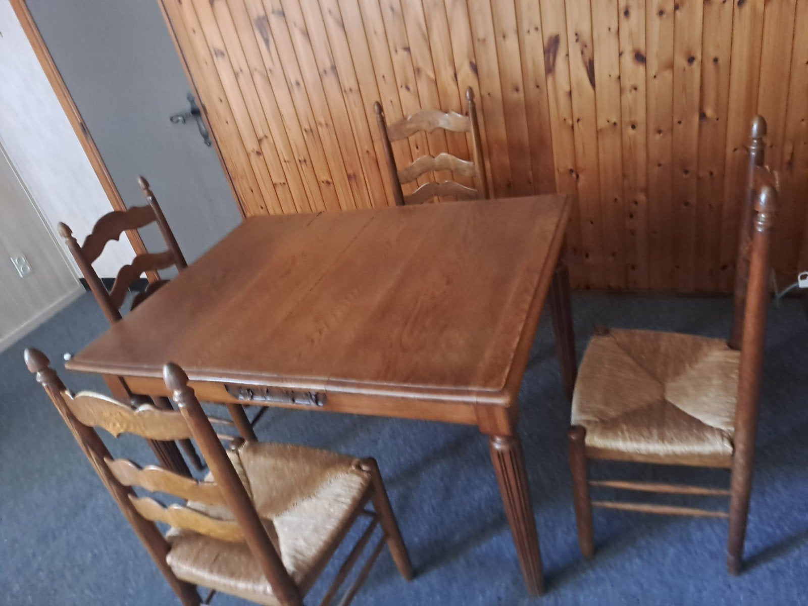Tafel + 4 stoelen in verzorgde staat, Ophalen
