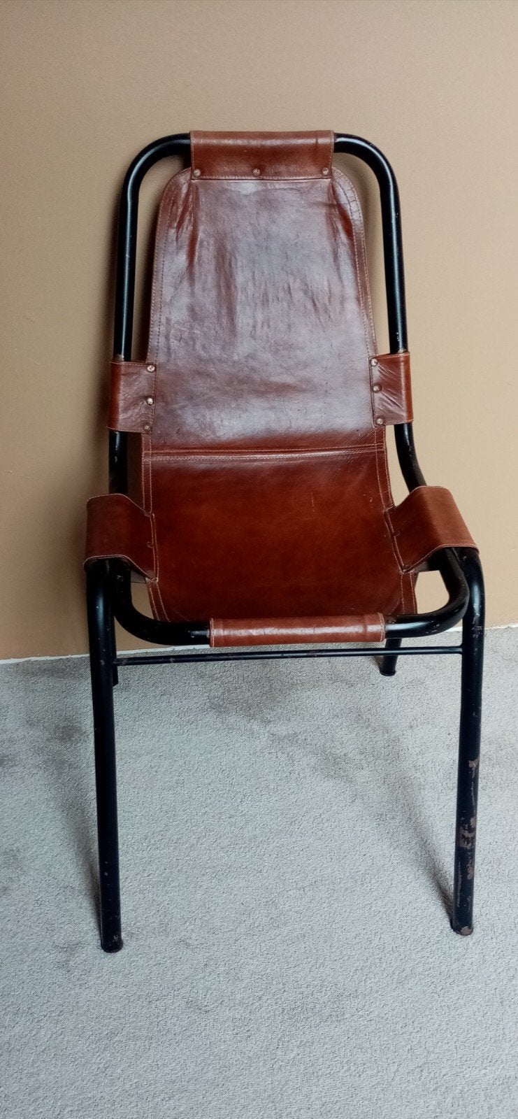 Chaise d'après Charlotte Perriand le Corbusier les arcs, Enlèvement, Cuir