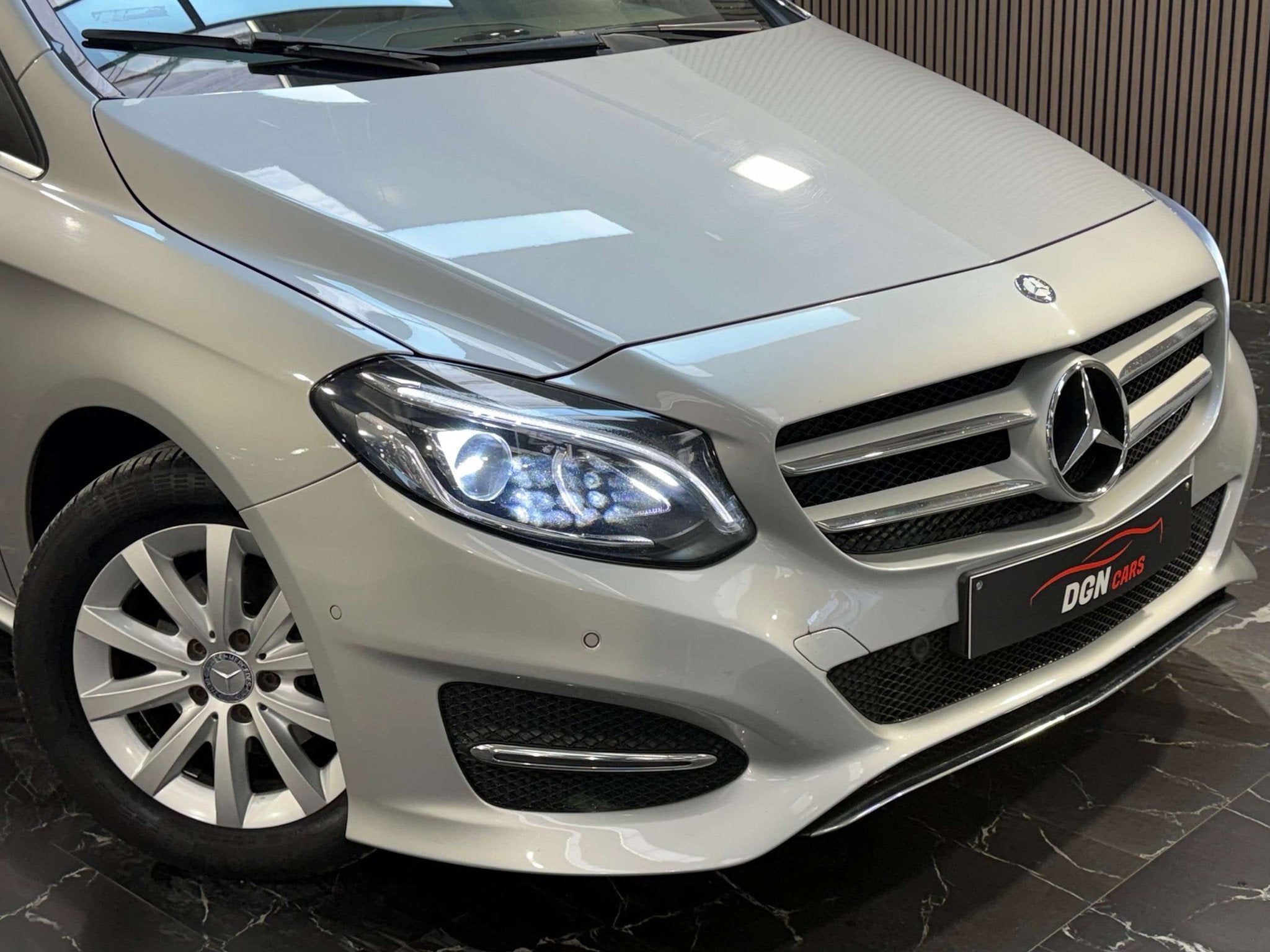 Mercedes-Benz B-Klasse 180 B 180 d * LED + TOIT + CAMÉRA *, Autos, Argent ou Gris, Achat, Euro 6, Entreprise