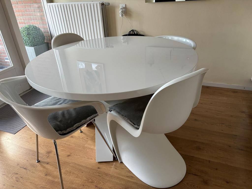 Ronde witte hoogglans tafel, Huis en Inrichting, Tafels | Eettafels, Ophalen of Verzenden, Zo goed als nieuw