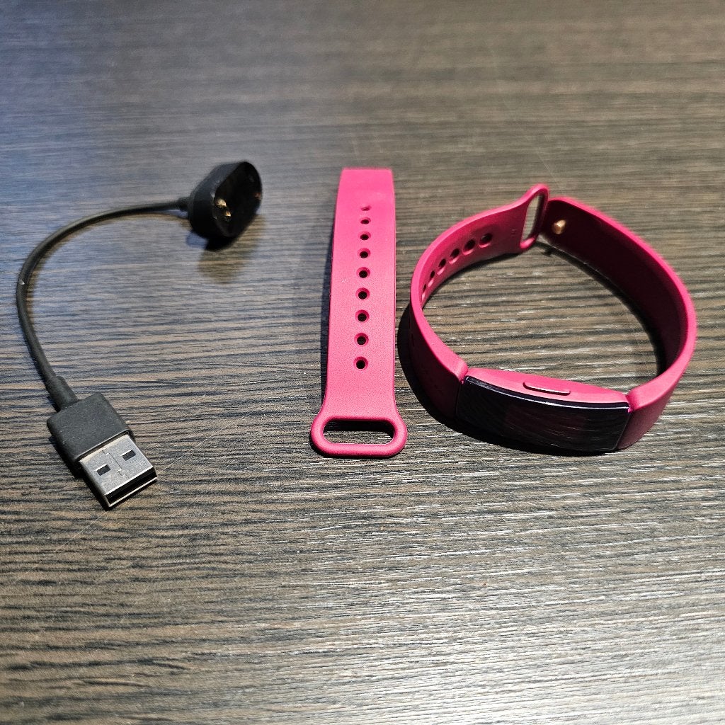 Montre Bracelet fitness FITBIT + chargeur – excellent état, Enlèvement ou Envoi, État