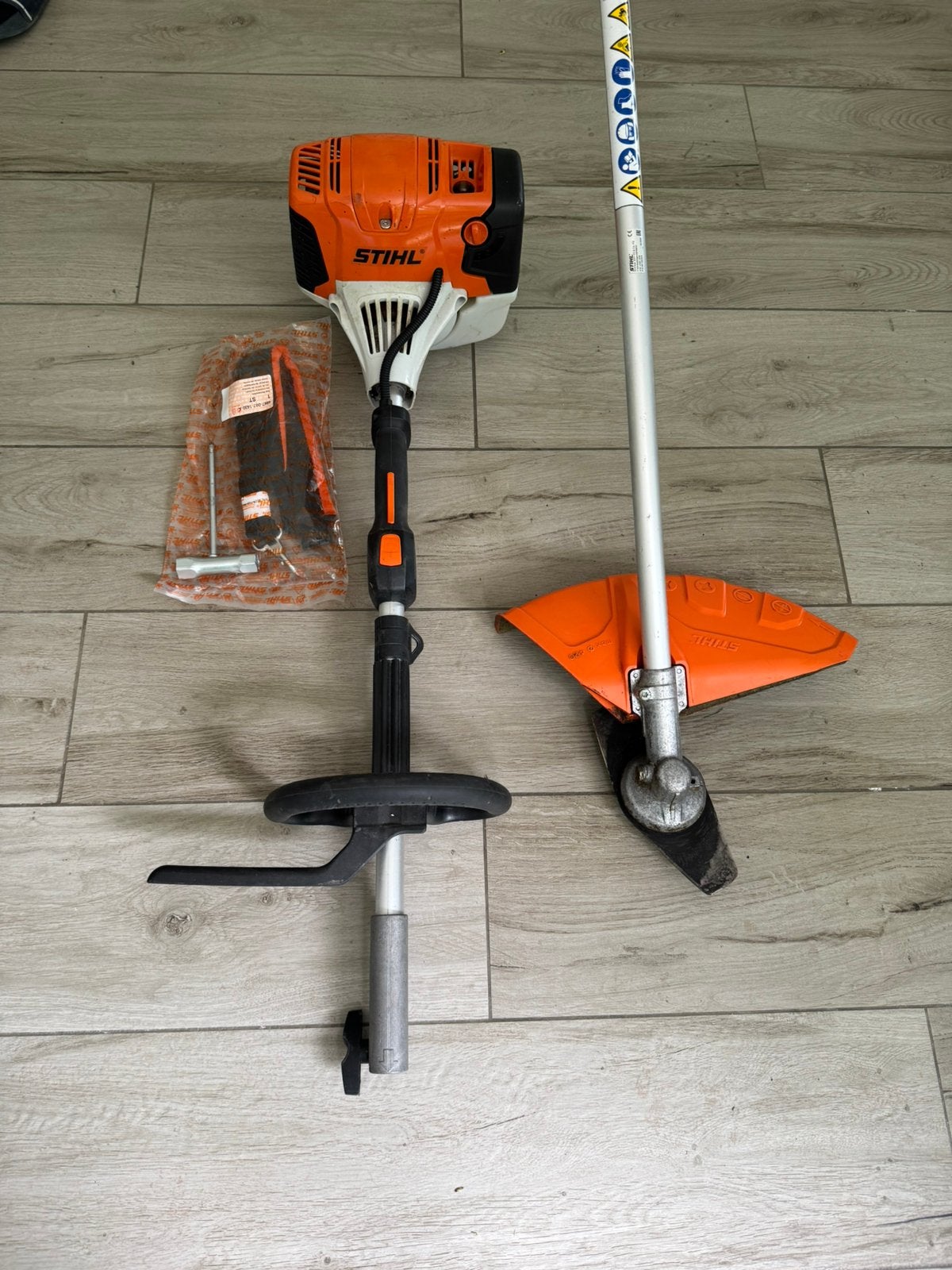 Combi systeme  STIHL KM 131R en excellent état, Tuin en Terras, Bosmaaiers, Ophalen, Zo goed als nieuw