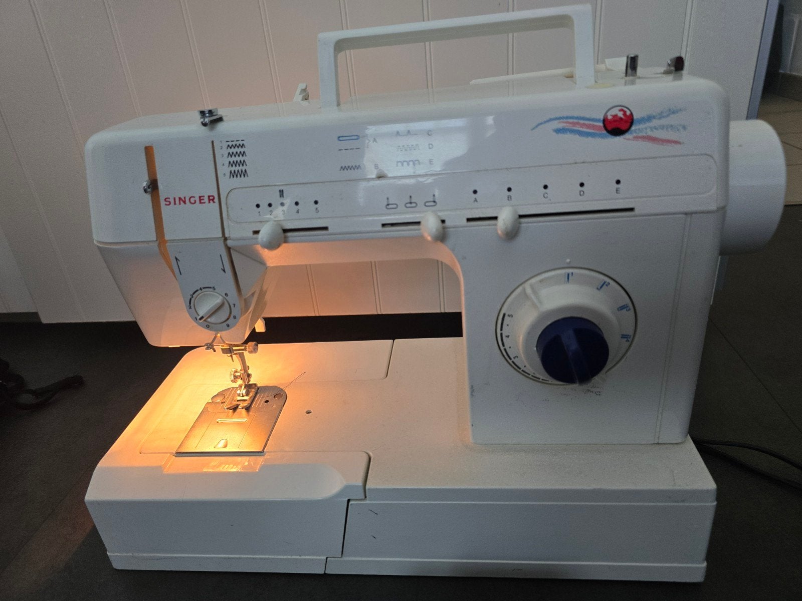 Singer 5805C naaimachine, Hobby & Loisirs créatifs, Enlèvement, Utilisé, Machine à coudre, Singer