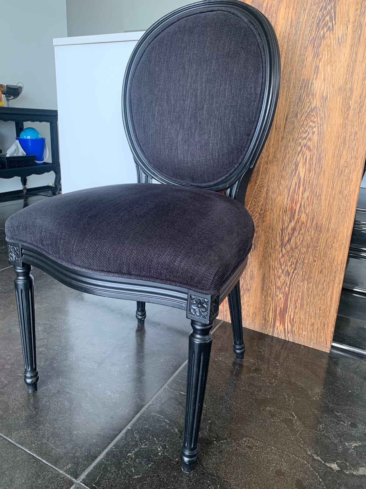4 chaises noires, Comme neuf, Enlèvement, Bois, Quatre
