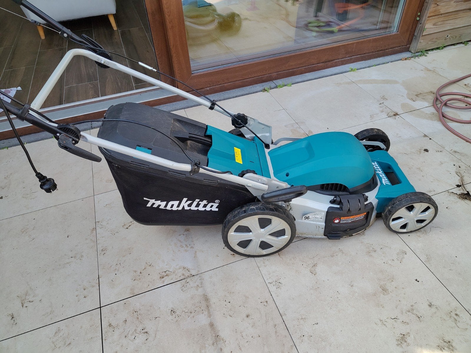 Grasmaaier Makita ELM4621, Tuin en Terras, Ophalen, Elektrische grasmaaier, Zo goed als nieuw, 40 t/m 49 cm