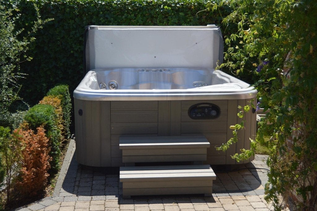 Wij kopen hotspring jacuzzi's, Tuin en Terras, Bubbelbaden en Hottubs, Gebruikt, Vast, Afdekzeil, Grondzeil, Filter, Trap, Ophalen