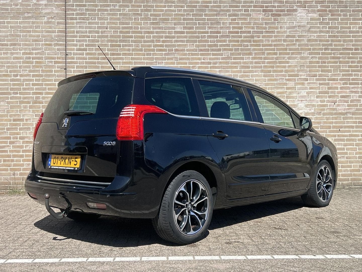 Peugeot 5008 1.6 THP GT 7p. Automaat | Pano | Navi | Climate, Auto's, Automaat, Zwart, 183 g/km, Parkeersensor
