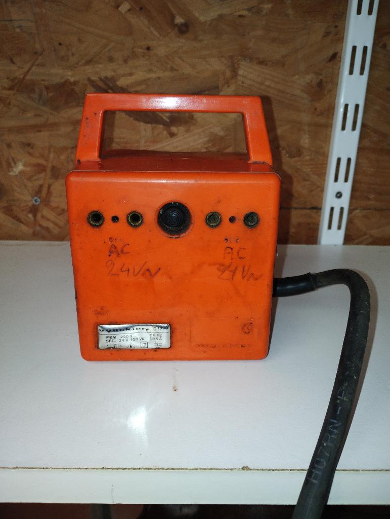 omvormer 220 vac -->. 24 vac, Hobby en Vrije tijd, Elektronica-componenten, Ophalen