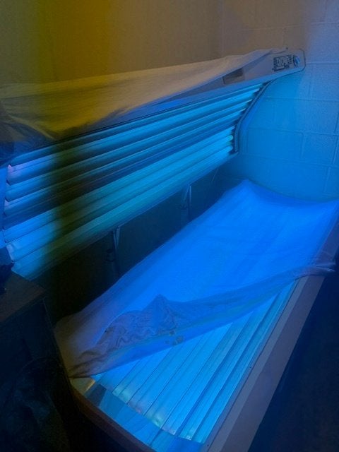 Lit de bronzage, Electroménager, Enlèvement, Utilisé, 10 à 15 lampes