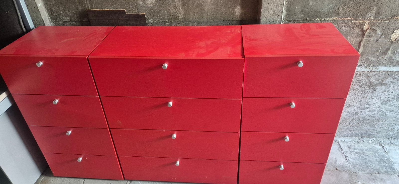 rode kast met schuiven, Ophalen