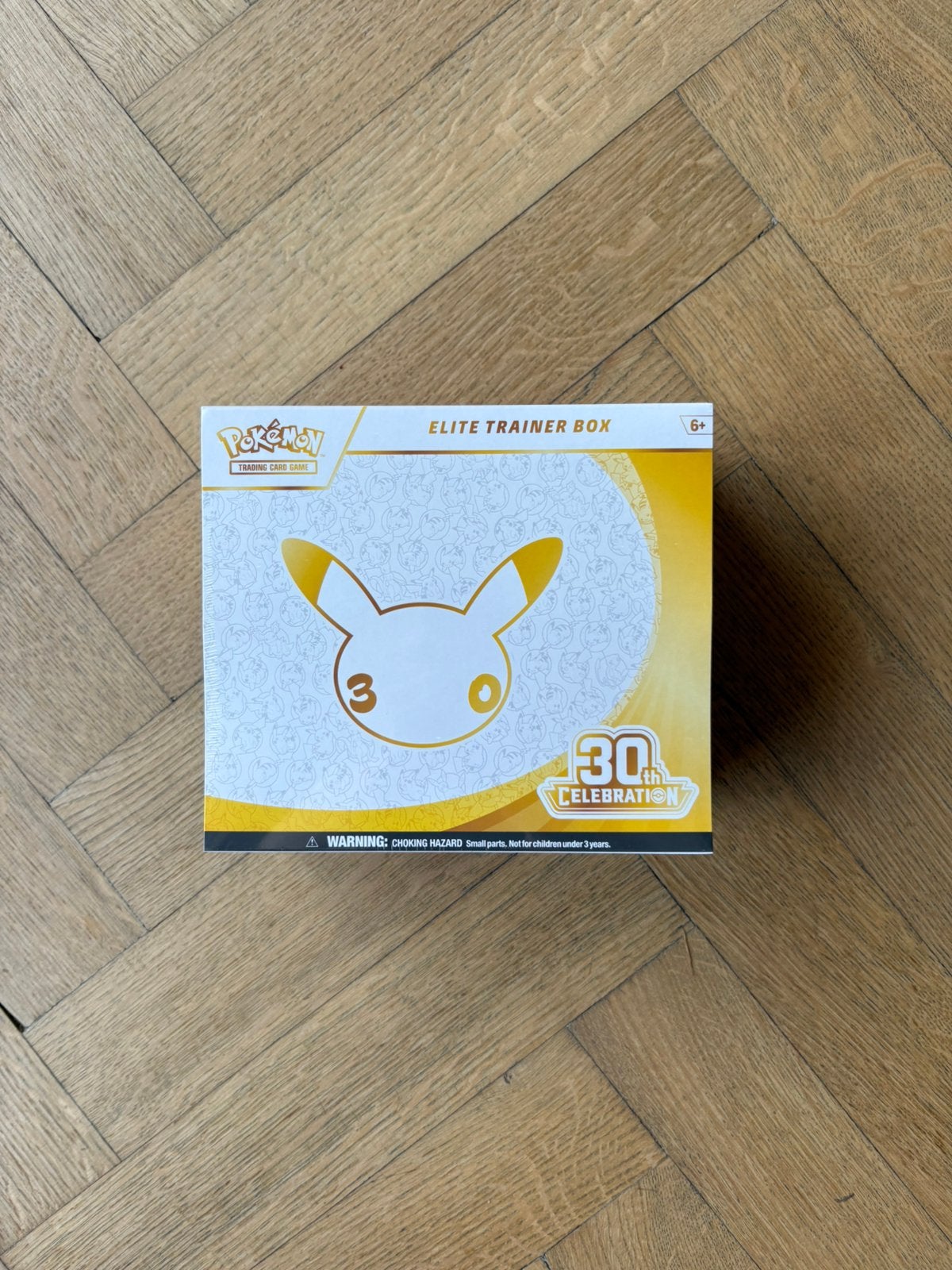 Pokemon 30th anniversary ETB, Ophalen of Verzenden, Nieuw