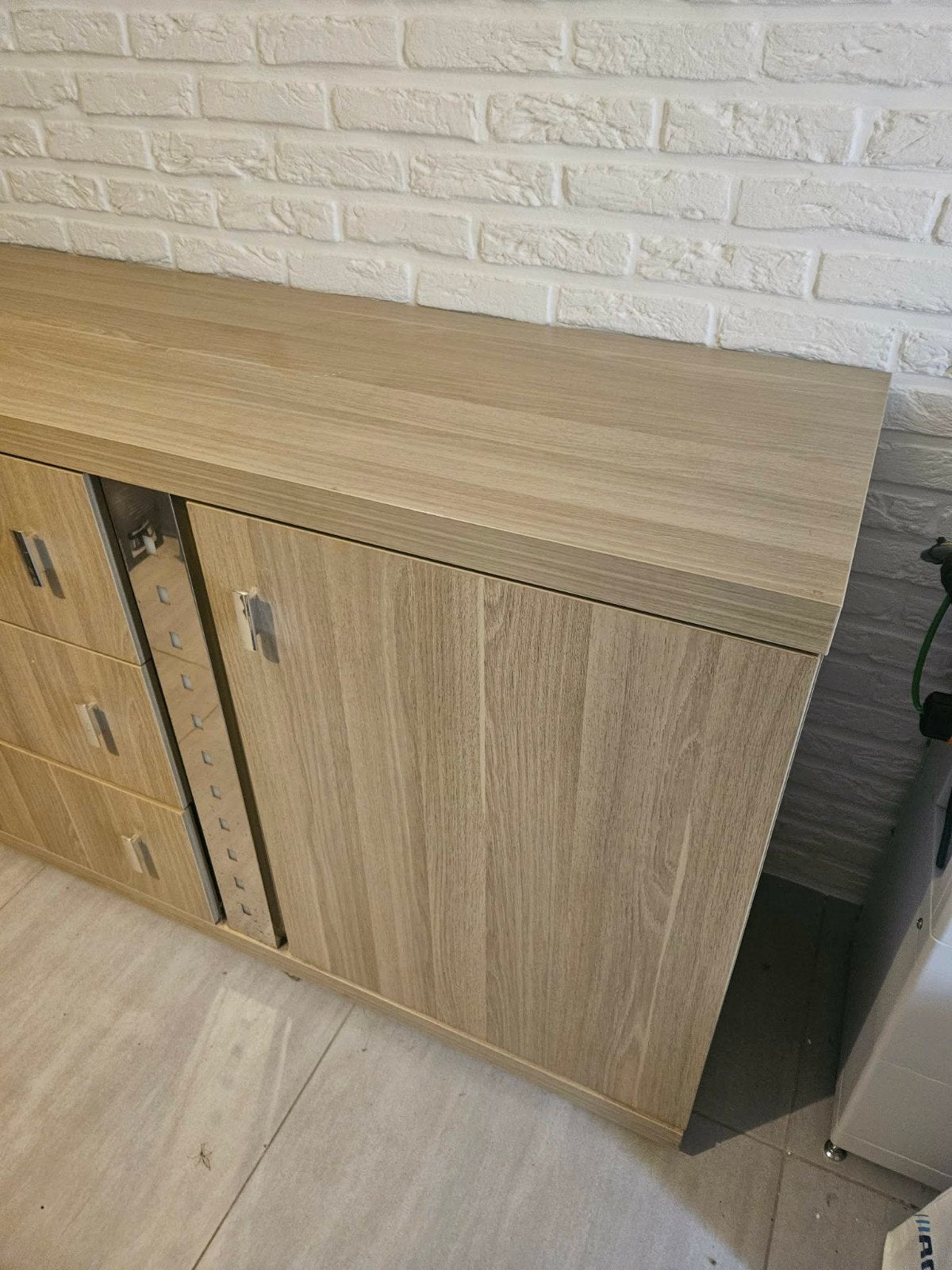 dressoirkast en tafel, Ophalen
