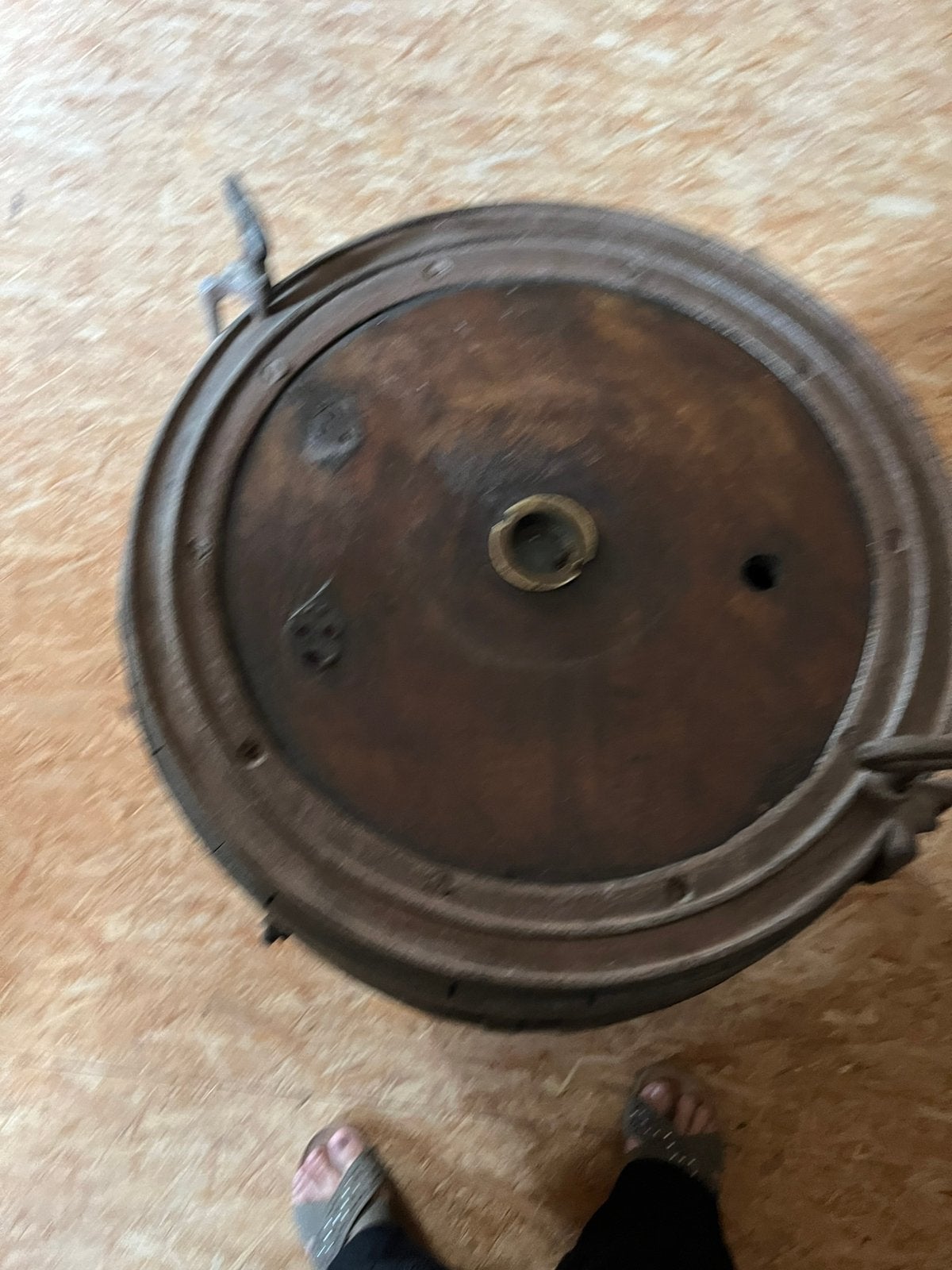 Barrette à beurre  ( pot en fleurs à donner), Enlèvement