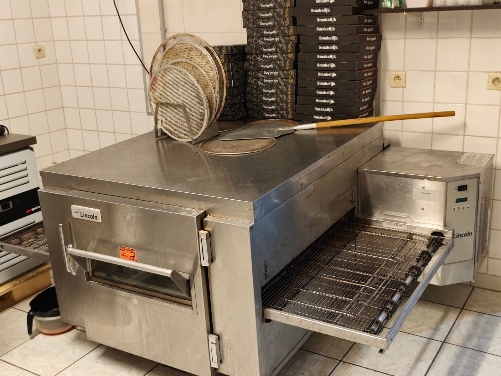 FOUR À PIZZA ÉLECTRIQUE AVEC COURROIE ROTATIVE, Articles professionnels, Horeca | Équipement de cuisine, Enlèvement