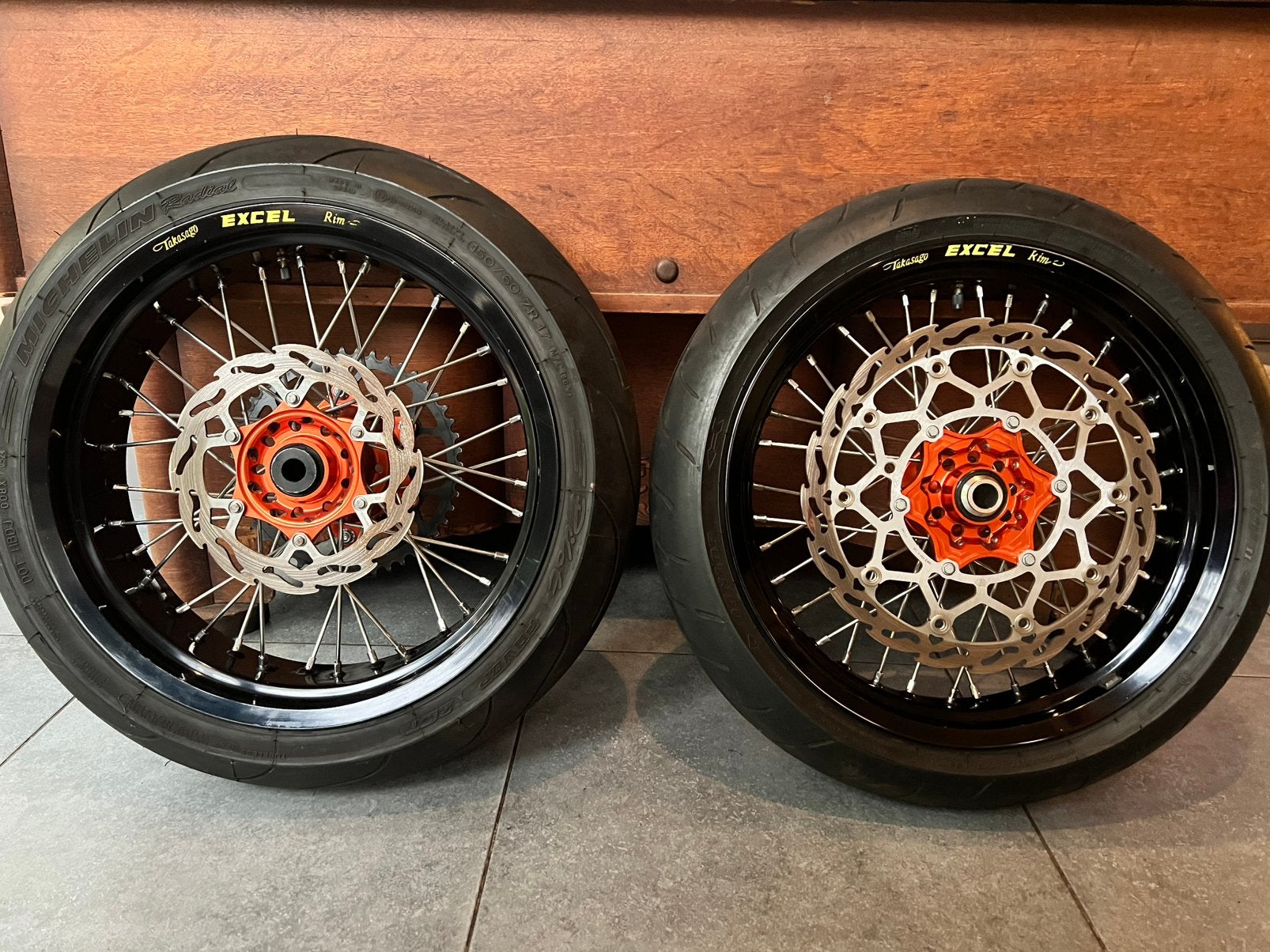 Excel Takasago supermoto velgen, Motoren, Ophalen