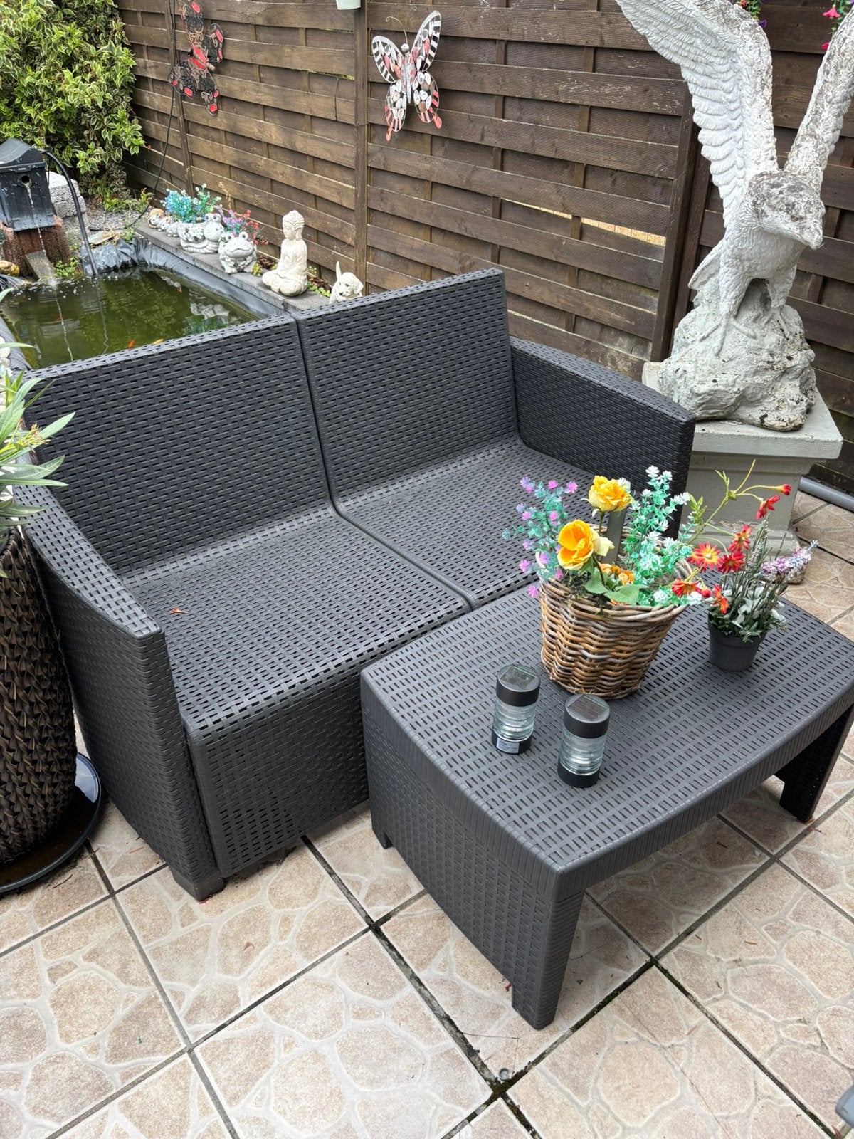 Petit fauteuil, plus table, extérieur état impeccable, Enlèvement, Comme neuf
