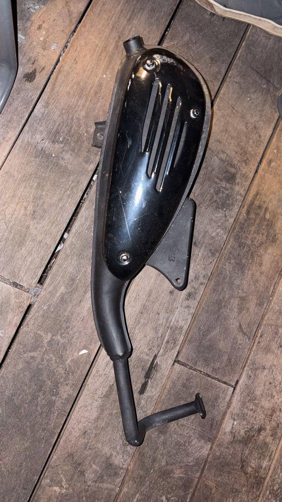 Uitlaat tekoop 50 cc GY6 4t dit past op scooter gts enzo ook, Ophalen of Verzenden, Zo goed als nieuw