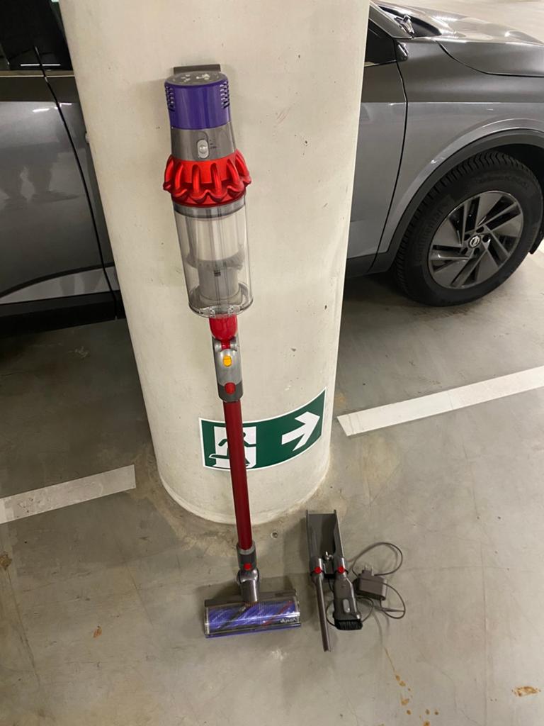 Dyson v10 steelstofzuiger, Enlèvement, Comme neuf, Aspirateur balai, Dyson