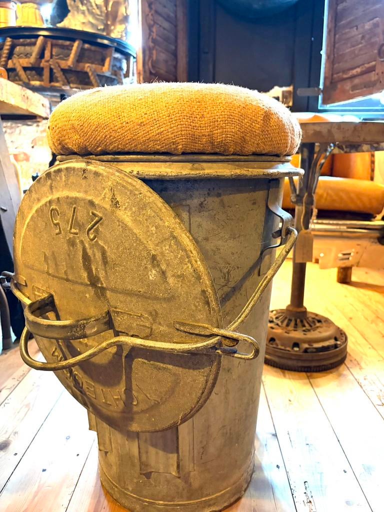 Originele zinken vuilnisbak als zitplaats, Ophalen, Gebruikt