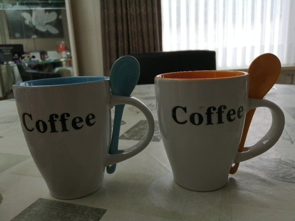 2 grote mokken KOFFIE + LEPELTJES ( NIEUW, Huis en Inrichting, Ophalen of Verzenden, Zo goed als nieuw, Aardewerk, Mok