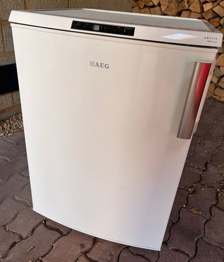 Congélateur AEG A+ No Frost pose libre de 80 litres, Electroménager, Congélateur, Classe énergétique A ou plus économe, 85 à 120 cm