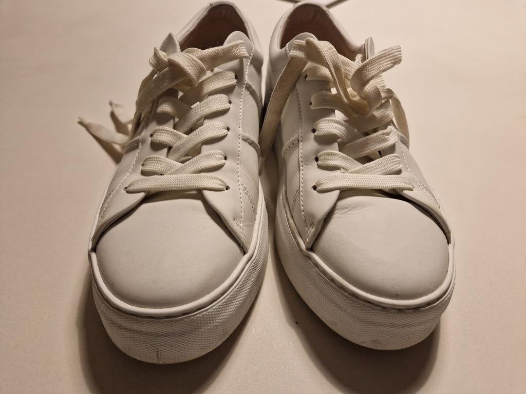 witte damesschoenen NUBIKK, Kleding | Dames, Schoenen, Verzenden, Wit, Zo goed als nieuw, Sneakers