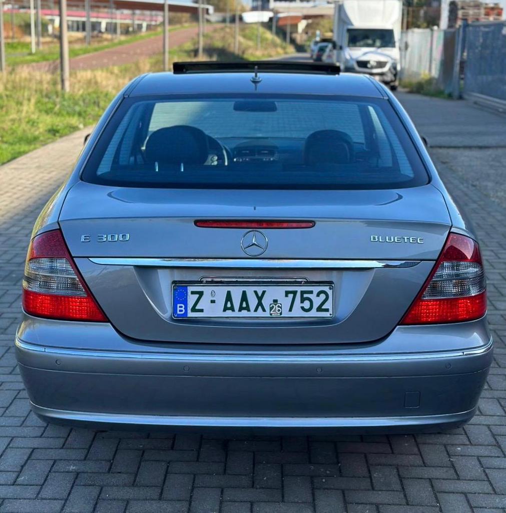 Mercedes-Benz//E300D V6//Édition Business, Cuir, Argent ou Gris, Achat, 155 kW